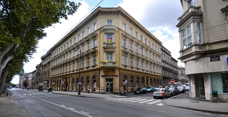 Zrinjevac 2011. godine, Palača Ožegović na uglu Berislavićeve i Zrinskoga trga